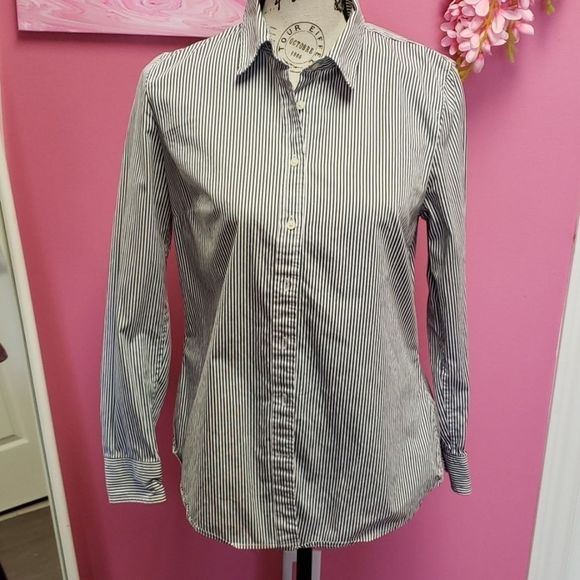 NWOT 💟 Gap Striped Shirt Blouse Top - Picture 2 of 9